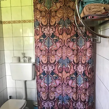 Getreidekasten Auf Einer Lamafarm Oberndorf an der Melk