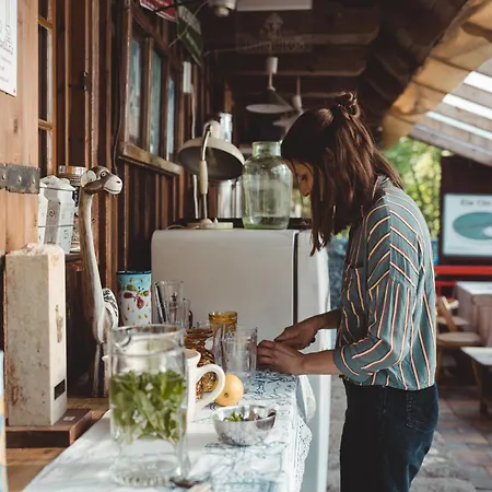 Getreidekasten Auf Einer Lamafarm * Oberndorf an der Melk