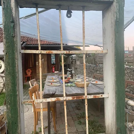 Getreidekasten Auf Einer Lamafarm Ferienhaus *