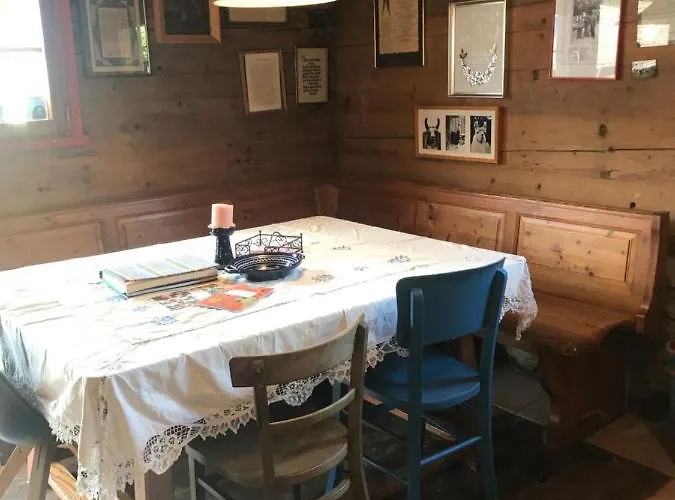 Getreidekasten Auf Einer Lamafarm Holiday home