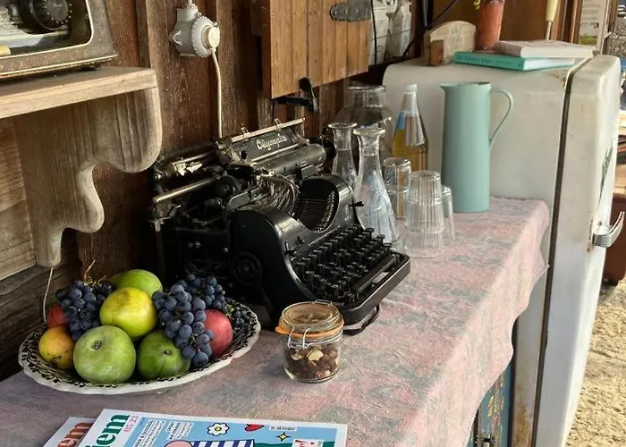 Getreidekasten Auf Einer Lamafarm *