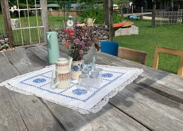 Getreidekasten Auf Einer Lamafarm Oberndorf an der Melk